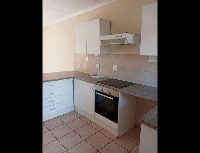 2 BEDROOM APARTMENT FOR SALE IN SUNNINGHILL